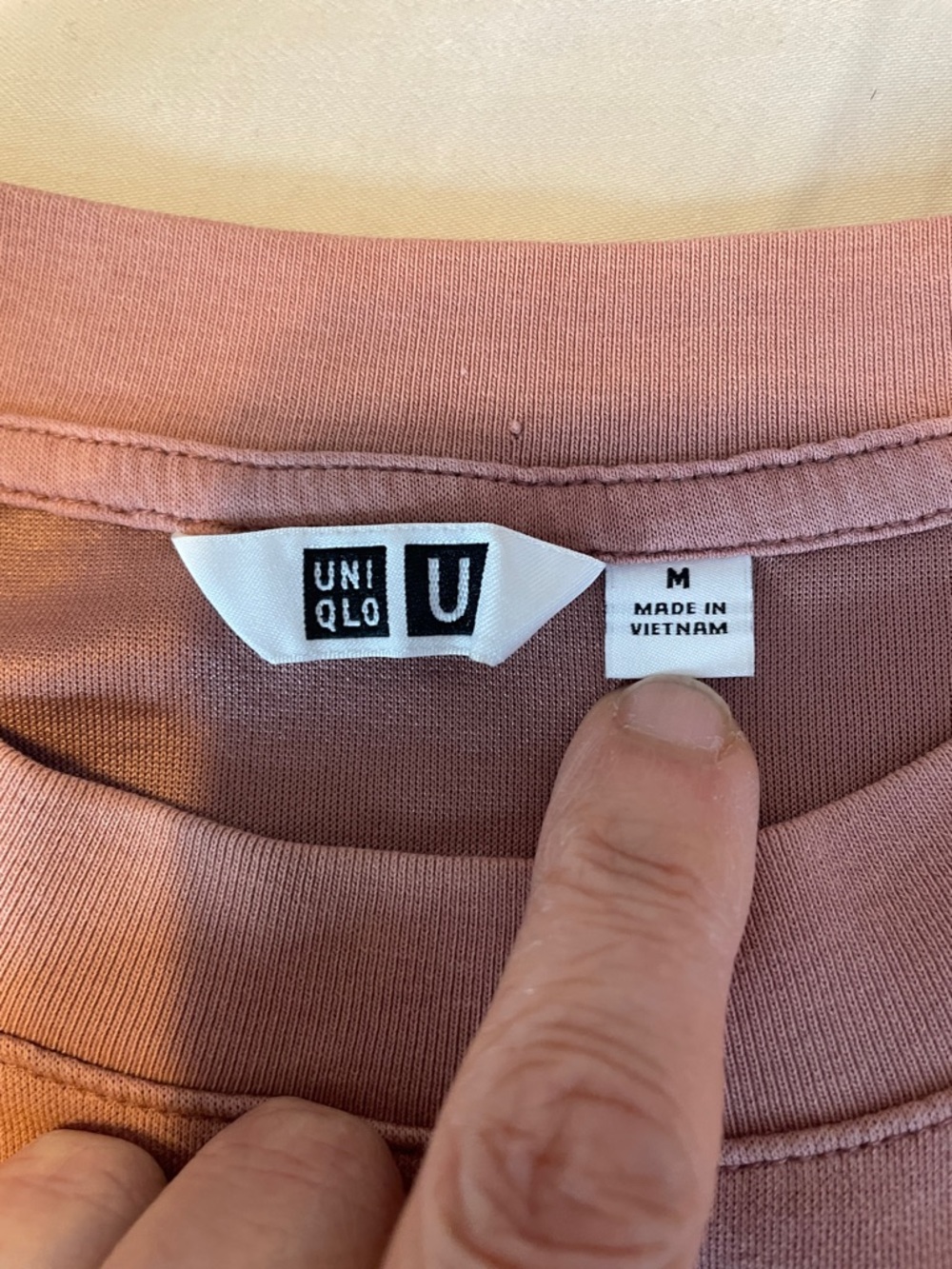 Uniqlo Men's Airism Short Sleeve Crewneck T-Shirt in light purplish Brown - Picture 4 of 6